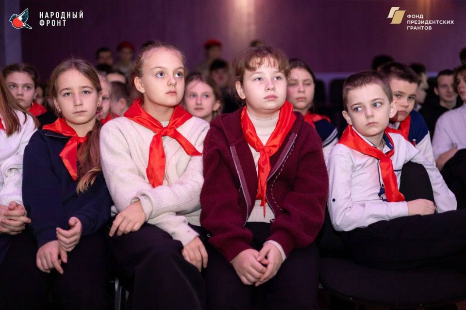 Кибердружина и антитеррор. Молодёжка НФ выступила с лекцией по антитерроризму в ГБОУ ЛНР "ГИМНАЗИЯ № 52" Школьникам рассказали: Кибердружина и антитеррор. Молодёжка НФ выступила с лекцией по антитерроризму в ГБОУ ЛНР "ГИМНАЗИЯ № 52" Школьникам рассказали: