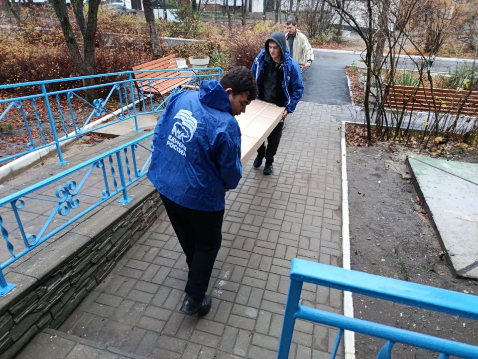 Единороссы Северодонецка оказали помощь в обустройстве комплексного центра социального обслуживания населения Единороссы Северодонецка оказали помощь в обустройстве комплексного центра социального обслуживания населения