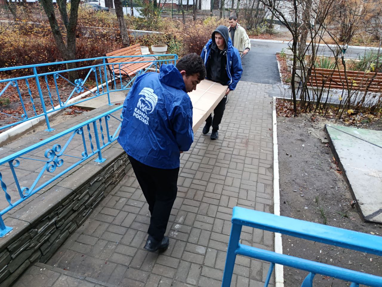 Единороссы Северодонецка оказали помощь в обустройстве комплексного центра социального обслуживания населения Единороссы Северодонецка оказали помощь в обустройстве комплексного центра социального обслуживания населения