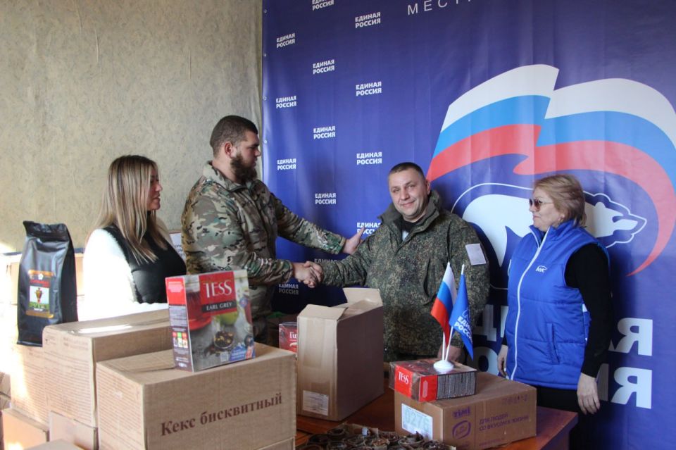 Меловские единороссы передали бойцам теплые вещи и сладости в рамках акции «Zа Победу» Меловские единороссы передали бойцам теплые вещи и сладости в рамках акции «Zа Победу»