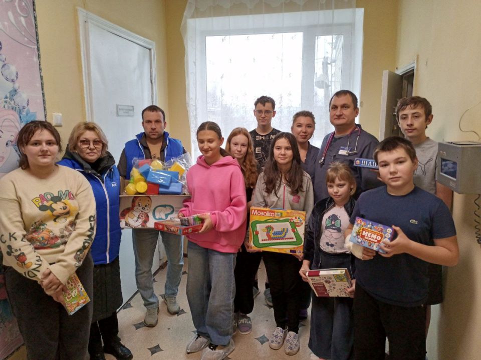 “Коробка храбрости”: подарки и улыбки для маленьких пациентов Меловской больницы “Коробка храбрости”: подарки и улыбки для маленьких пациентов Меловской больницы