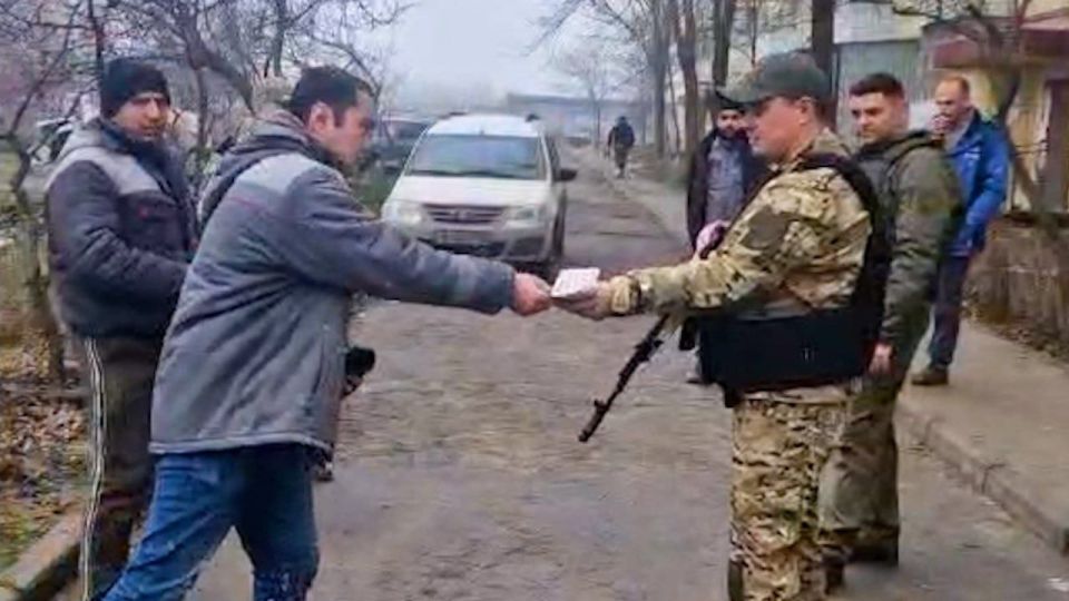 111Сотрудники Управления по вопросам миграции регионального МВД провели проверку мест пребывания и работы иностранных граждан в Северодонецком и Кременском округах 111Сотрудники Управления по вопросам миграции регионального МВД провели проверку мест пребывания и работы иностранных граждан в Северодонецком и Кременском округах