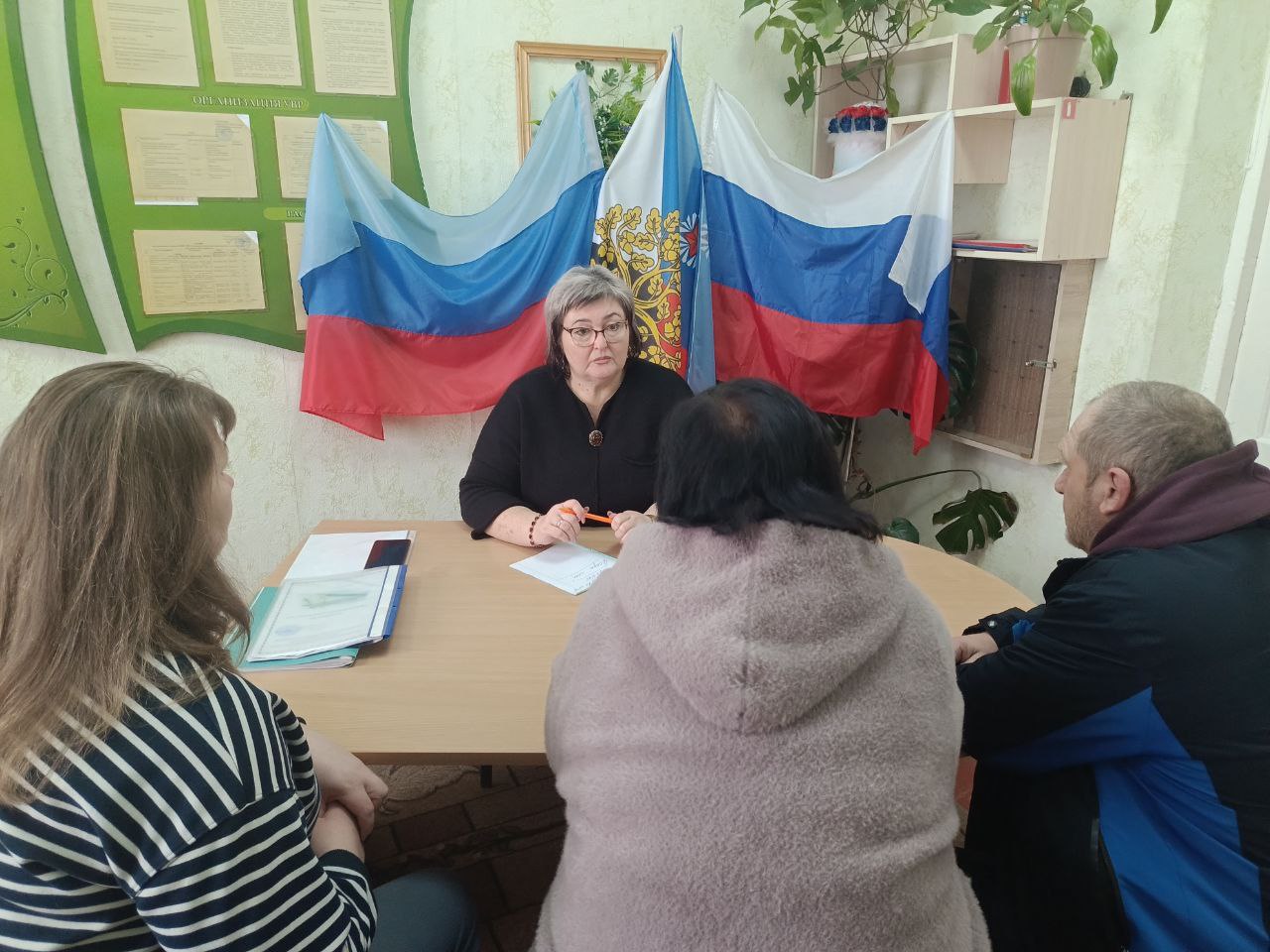 Сегодня в Кленовой специальной(коррекционной) школе-интернате начальник отдела по вопросам опеки, попечительства и патронажа Ирина Попова провела ряд профилактических мероприятий Сегодня в Кленовой специальной(коррекционной) школе-интернате начальник отдела по вопросам опеки, попечительства и патронажа Ирина Попова провела ряд профилактических мероприятий