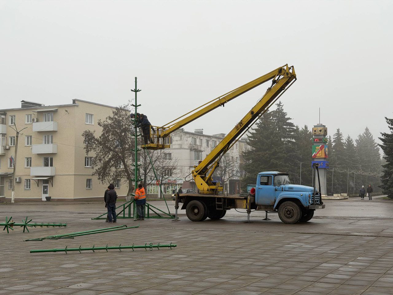 Сергей Колягин: Зима уже вступила в свои права, а это значит, что для сотрудников Муниципального унитарного предприятия «Комбинат коммунальных услуг города Первомайска» настало время подготавливать наш любимый город к... Сергей Колягин: Зима уже вступила в свои права, а это значит, что для сотрудников Муниципального унитарного предприятия «Комбинат коммунальных услуг города Первомайска» настало время подготавливать наш любимый город к...