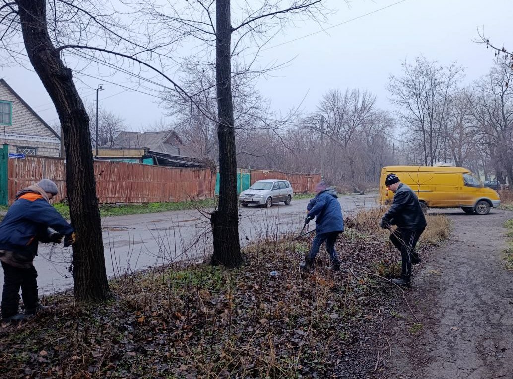 Коммунальные службы проводят работы на территории города Коммунальные службы проводят работы на территории города