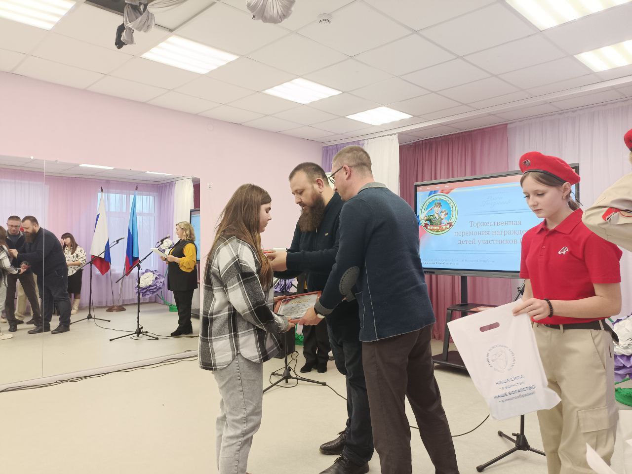 «Отцы России" в ЛНР приняли участие в торжественной церемонии награждения детей участников СВО «Отцы России" в ЛНР приняли участие в торжественной церемонии награждения детей участников СВО