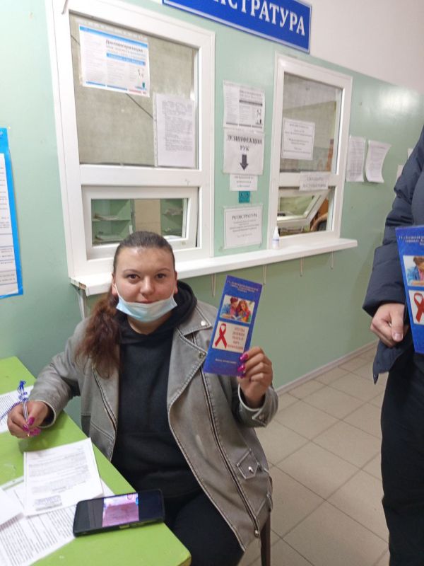 Акция «Красная ленточка» в поддержку Всемирного дня борьбы со СПИДом прошла в стенах ГБУЗ «Новосветловской участковой больницы» ЛНР Акция «Красная ленточка» в поддержку Всемирного дня борьбы со СПИДом прошла в стенах ГБУЗ «Новосветловской участковой больницы» ЛНР