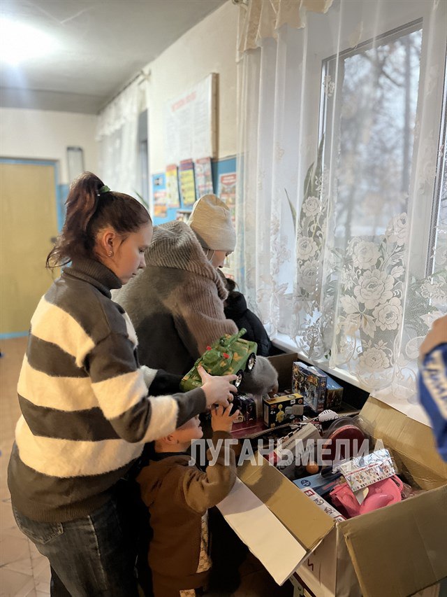 В рамках акции «Коробка храбрости» детям были переданы игрушки в Перевальске В рамках акции «Коробка храбрости» детям были переданы игрушки в Перевальске