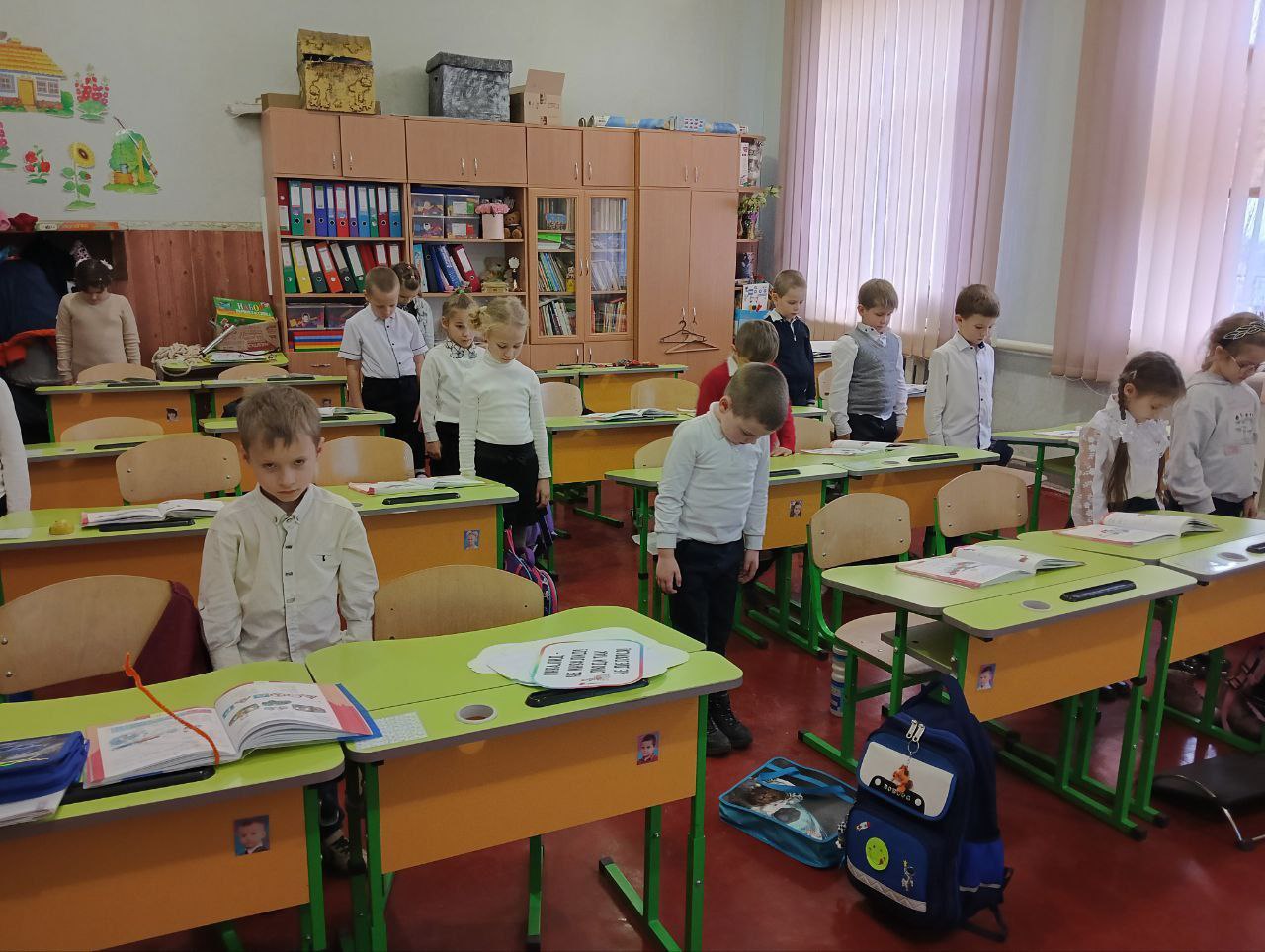 В честь Дня Неизвестного Солдата Орлята-сентябрята 1 класса ГБОУ ЛНР «Станично-Луганская средняя школа шимени Грекова П.М.» посетили кинолекторий, чтобы вместе посмотреть и обсудить фильм "Лошадка для героя" В честь Дня Неизвестного Солдата Орлята-сентябрята 1 класса ГБОУ ЛНР «Станично-Луганская средняя школа шимени Грекова П.М.» посетили кинолекторий, чтобы вместе посмотреть и обсудить фильм "Лошадка для героя"