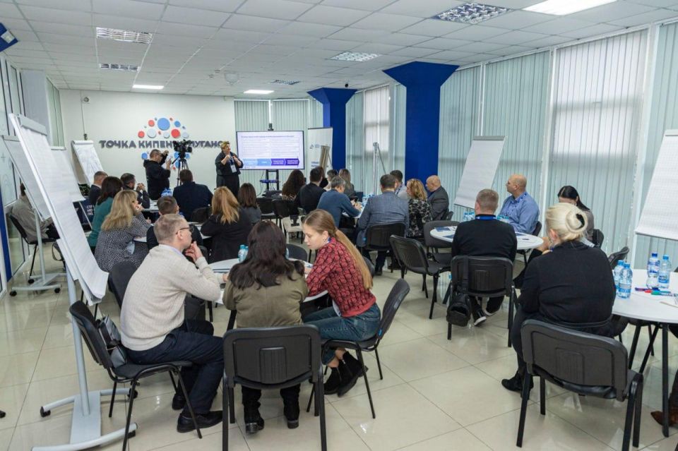 Представители органов местного самоуправления ЛНР прошли обучение по программе "Управление политической повесткой на муниципальном уровне" Представители органов местного самоуправления ЛНР прошли обучение по программе "Управление политической повесткой на муниципальном уровне"