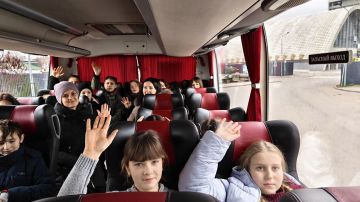 Первые Михайлюковской школы, призёры Конкурса первичных отделений, отправились в поездку по маршруту Москва-Великий Устюг- Кострома на туристическом поезде «Зимняя сказка»