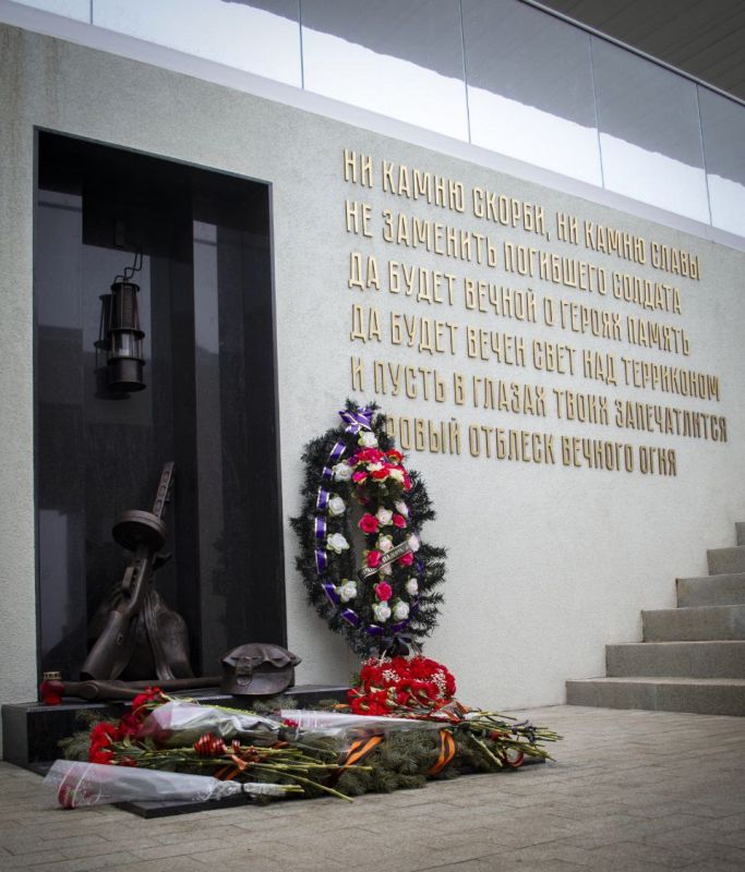 Для несовершеннолетних, нуждающихся в коррекции поведения, в рамках индивидуальной профилактической работы, с целью патриотического воспитания была организована поездка на мемориальный комплекс «Миус-фронт» Для несовершеннолетних, нуждающихся в коррекции поведения, в рамках индивидуальной профилактической работы, с целью патриотического воспитания была организована поездка на мемориальный комплекс «Миус-фронт»