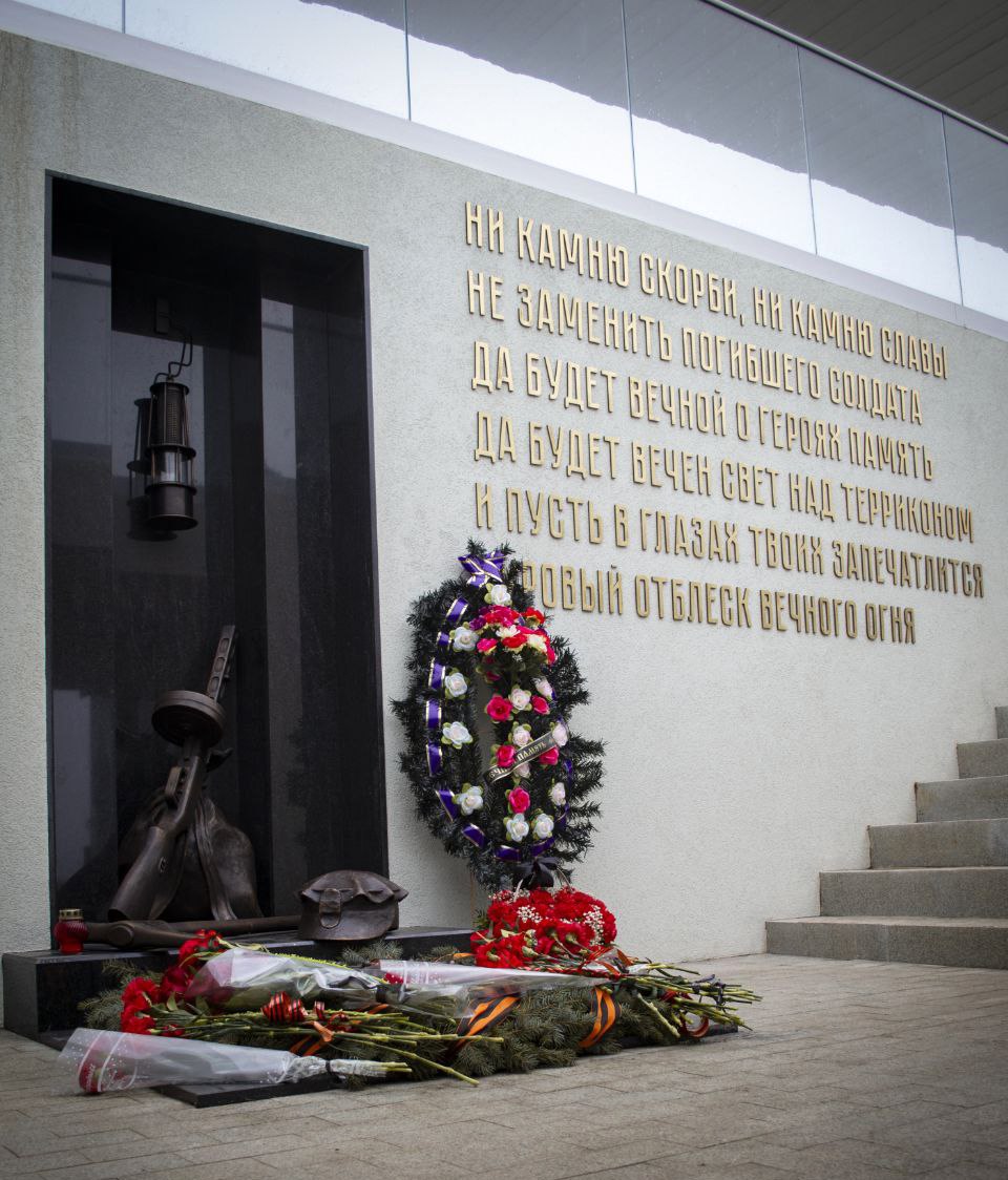 Для несовершеннолетних, нуждающихся в коррекции поведения, в рамках индивидуальной профилактической работы, с целью патриотического воспитания была организована поездка на мемориальный комплекс «Миус-фронт» Для несовершеннолетних, нуждающихся в коррекции поведения, в рамках индивидуальной профилактической работы, с целью патриотического воспитания была организована поездка на мемориальный комплекс «Миус-фронт»