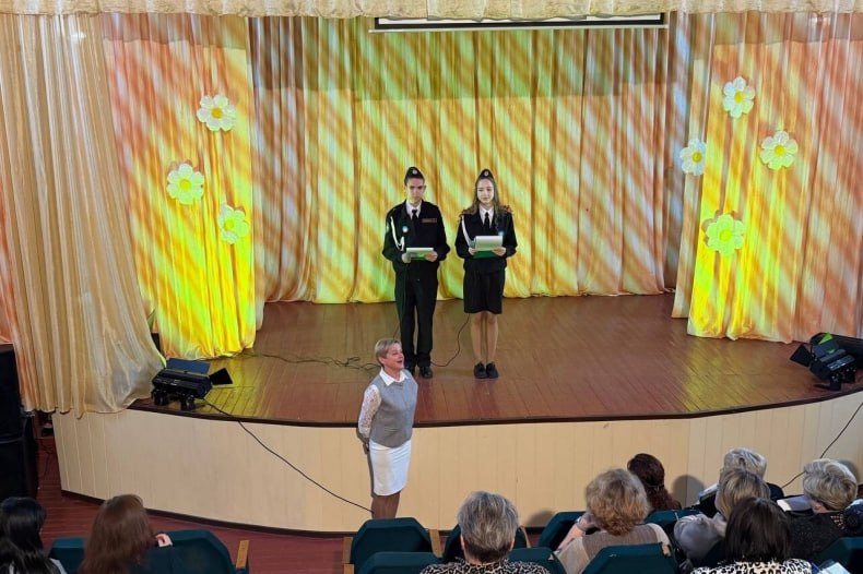 На базе Свердловской СШ №8 провели муниципальное совещание руководителей образовательных организаций На базе Свердловской СШ №8 провели муниципальное совещание руководителей образовательных организаций