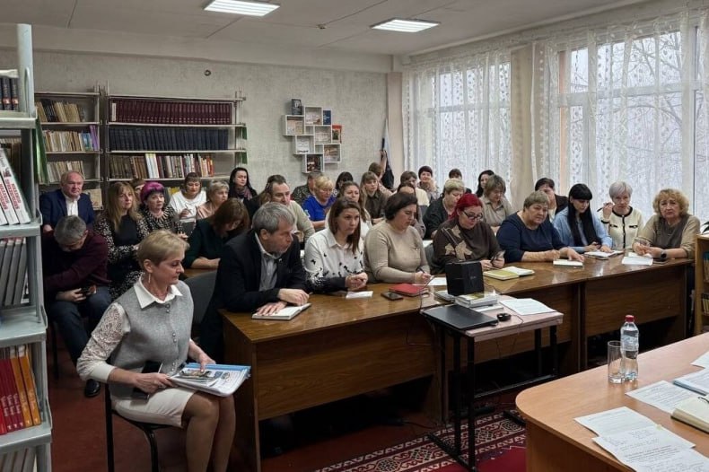 На базе Свердловской СШ №8 провели муниципальное совещание руководителей образовательных организаций На базе Свердловской СШ №8 провели муниципальное совещание руководителей образовательных организаций