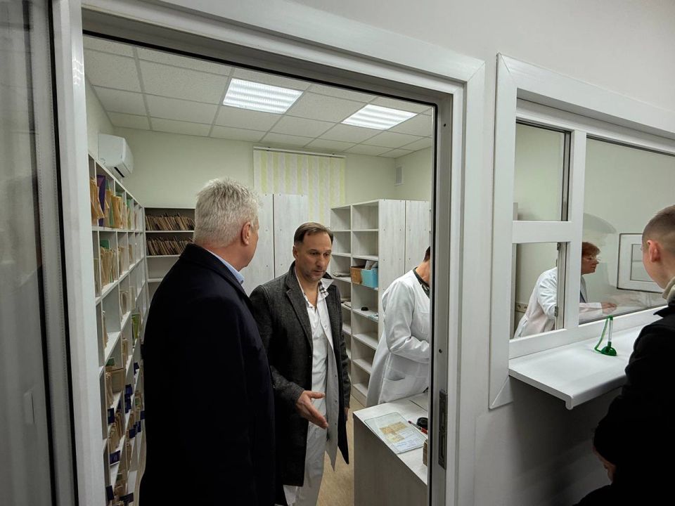 Сергей Козенко: Посетил Краснодонскую городскую стоматологию, где осмотрел помещения после ремонта Сергей Козенко: Посетил Краснодонскую городскую стоматологию, где осмотрел помещения после ремонта