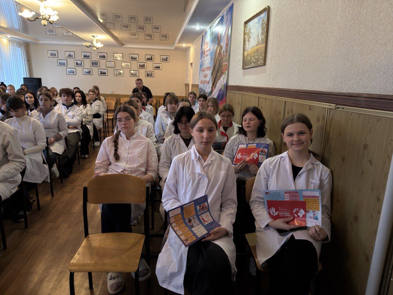 1 декабря, ко Всемирному дню борьбы со СПИДом, медицинский психолог «кабинета психосоциального консультирования и добровольного обследования на ВИЧ-инфекцию, в том числе анонимного» ГБУЗ «СВЦГМБ» ЛНР Титова Ольга Сергеевна... 1 декабря, ко Всемирному дню борьбы со СПИДом, медицинский психолог «кабинета психосоциального консультирования и добровольного обследования на ВИЧ-инфекцию, в том числе анонимного» ГБУЗ «СВЦГМБ» ЛНР Титова Ольга Сергеевна...