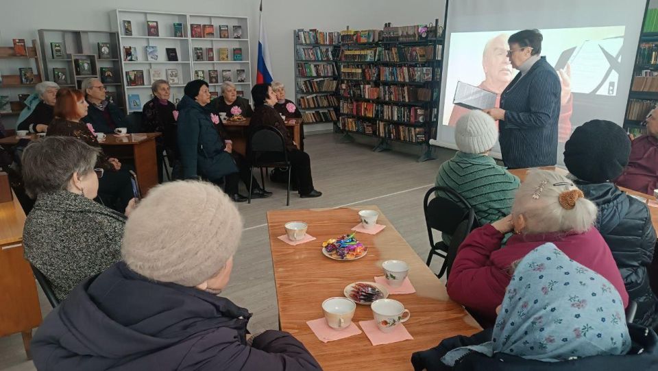 В Кировской центральной городской библиотеке состоялся литературно-музыкальный вечер «Там, где музыка звучит…» В Кировской центральной городской библиотеке состоялся литературно-музыкальный вечер «Там, где музыка звучит…»