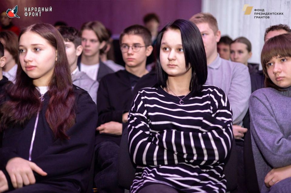 Кибердружина и антитеррор. Молодёжка НФ выступила с лекцией по антитерроризму в ГБОУ ЛНР "ГИМНАЗИЯ № 52" Школьникам рассказали: Кибердружина и антитеррор. Молодёжка НФ выступила с лекцией по антитерроризму в ГБОУ ЛНР "ГИМНАЗИЯ № 52" Школьникам рассказали: