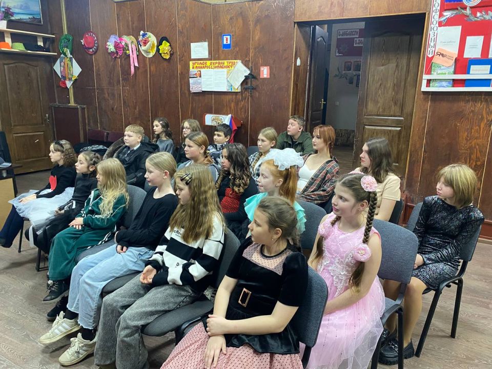 В рамках клуба «Люблю свой край» в Доме культуры Александровска прошла беседа для школьников В рамках клуба «Люблю свой край» в Доме культуры Александровска прошла беседа для школьников