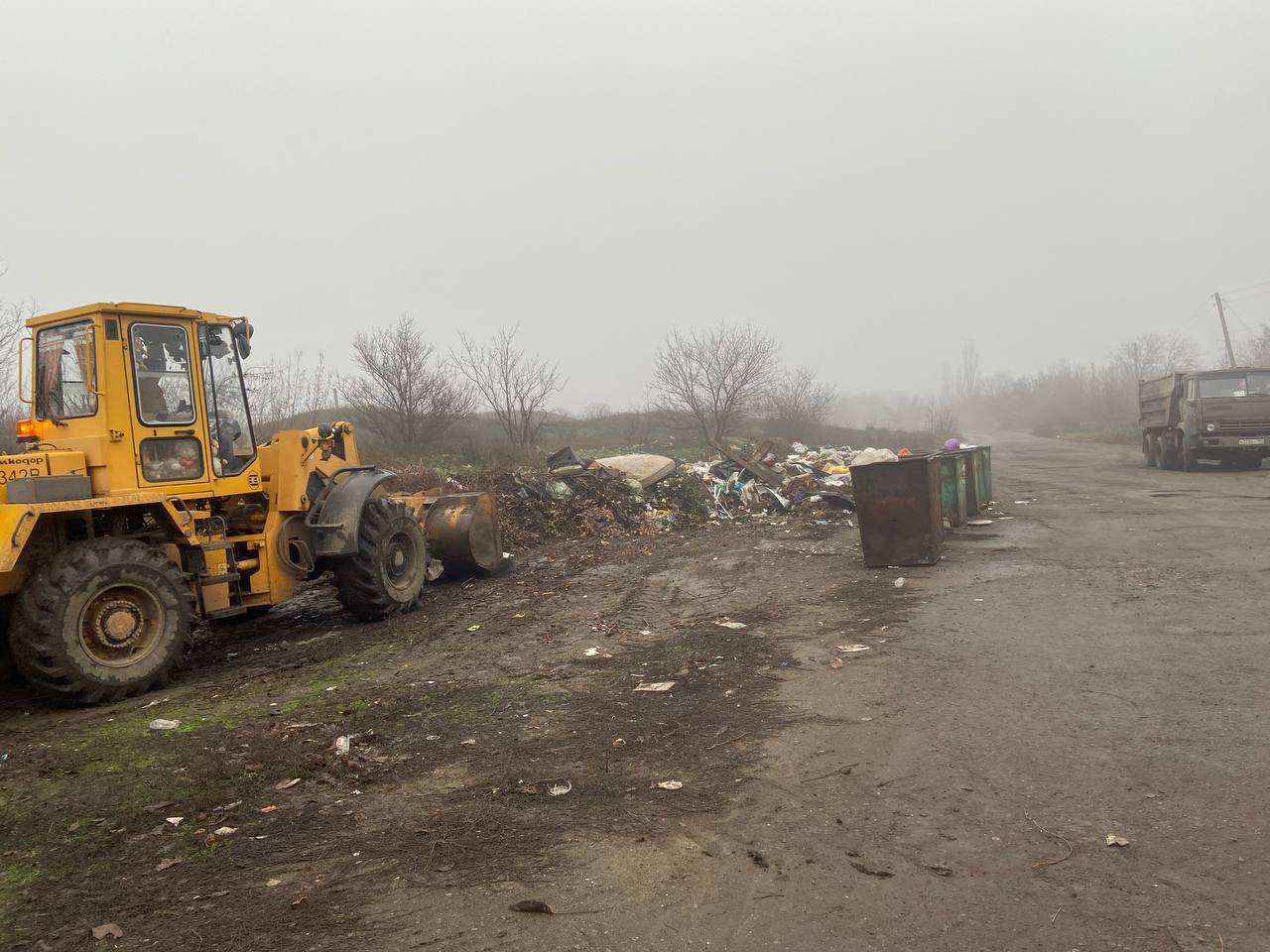Продолжаются работы по вывозу мусора и благоустройству городских территорий Продолжаются работы по вывозу мусора и благоустройству городских территорий