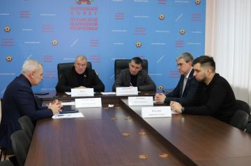 В профильном комитете обсудили работу Почты ЛНР – Юрий Юров