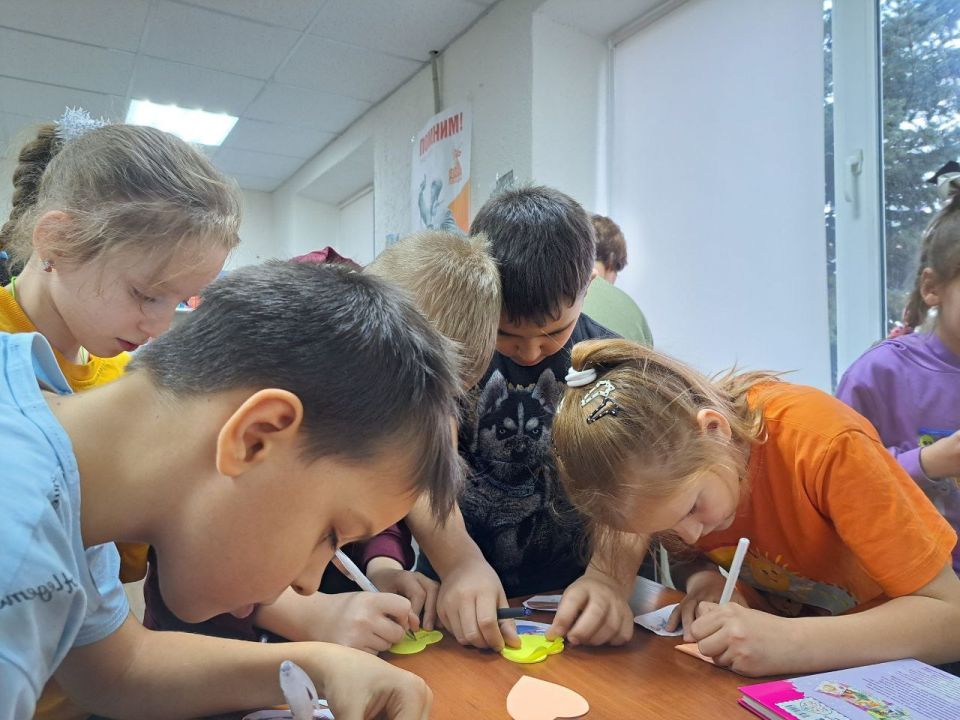 В Лутугинской библиотеке для детей завершилась акция «Мамочка моя, я читаю для тебя» В Лутугинской библиотеке для детей завершилась акция «Мамочка моя, я читаю для тебя»