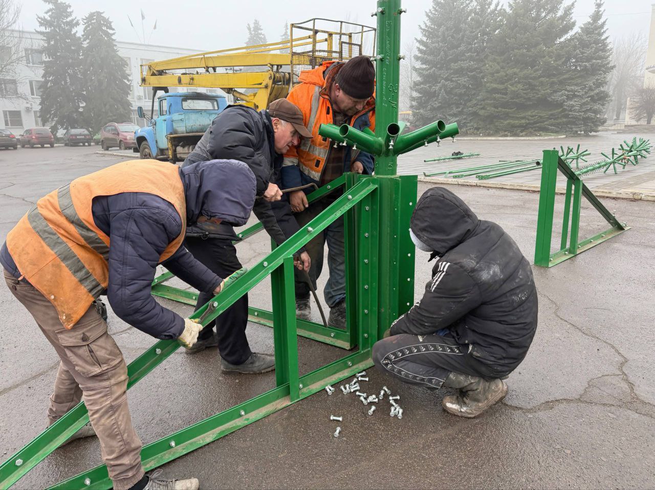 Сергей Колягин: Зима уже вступила в свои права, а это значит, что для сотрудников Муниципального унитарного предприятия «Комбинат коммунальных услуг города Первомайска» настало время подготавливать наш любимый город к... Сергей Колягин: Зима уже вступила в свои права, а это значит, что для сотрудников Муниципального унитарного предприятия «Комбинат коммунальных услуг города Первомайска» настало время подготавливать наш любимый город к...