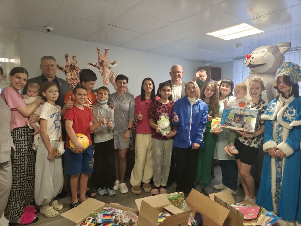 Дети из Детского отделения в Краснодоне получили призы из «Коробки храбрости» в ходе яркого детского мероприятия