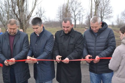 Новый ФОКОТ в Лутугино. В рамках реализации федеральной программы «Развитие физической культуры и спорта» и народной программы «Единой России» в Лутугино открылся новый физкультурно оздоровительный комплекс
