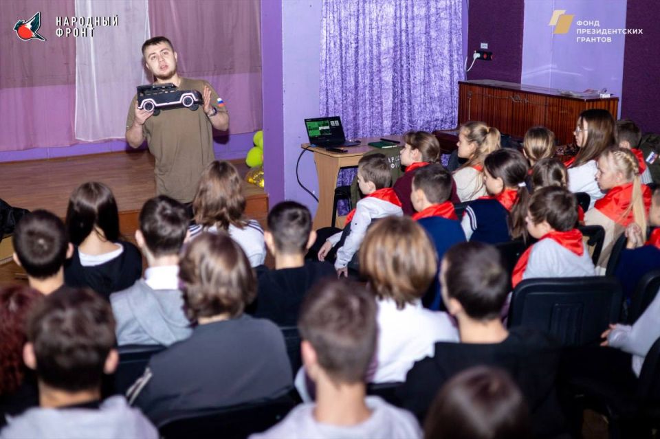 Кибердружина и антитеррор. Молодёжка НФ выступила с лекцией по антитерроризму в ГБОУ ЛНР "ГИМНАЗИЯ № 52" Школьникам рассказали: Кибердружина и антитеррор. Молодёжка НФ выступила с лекцией по антитерроризму в ГБОУ ЛНР "ГИМНАЗИЯ № 52" Школьникам рассказали: