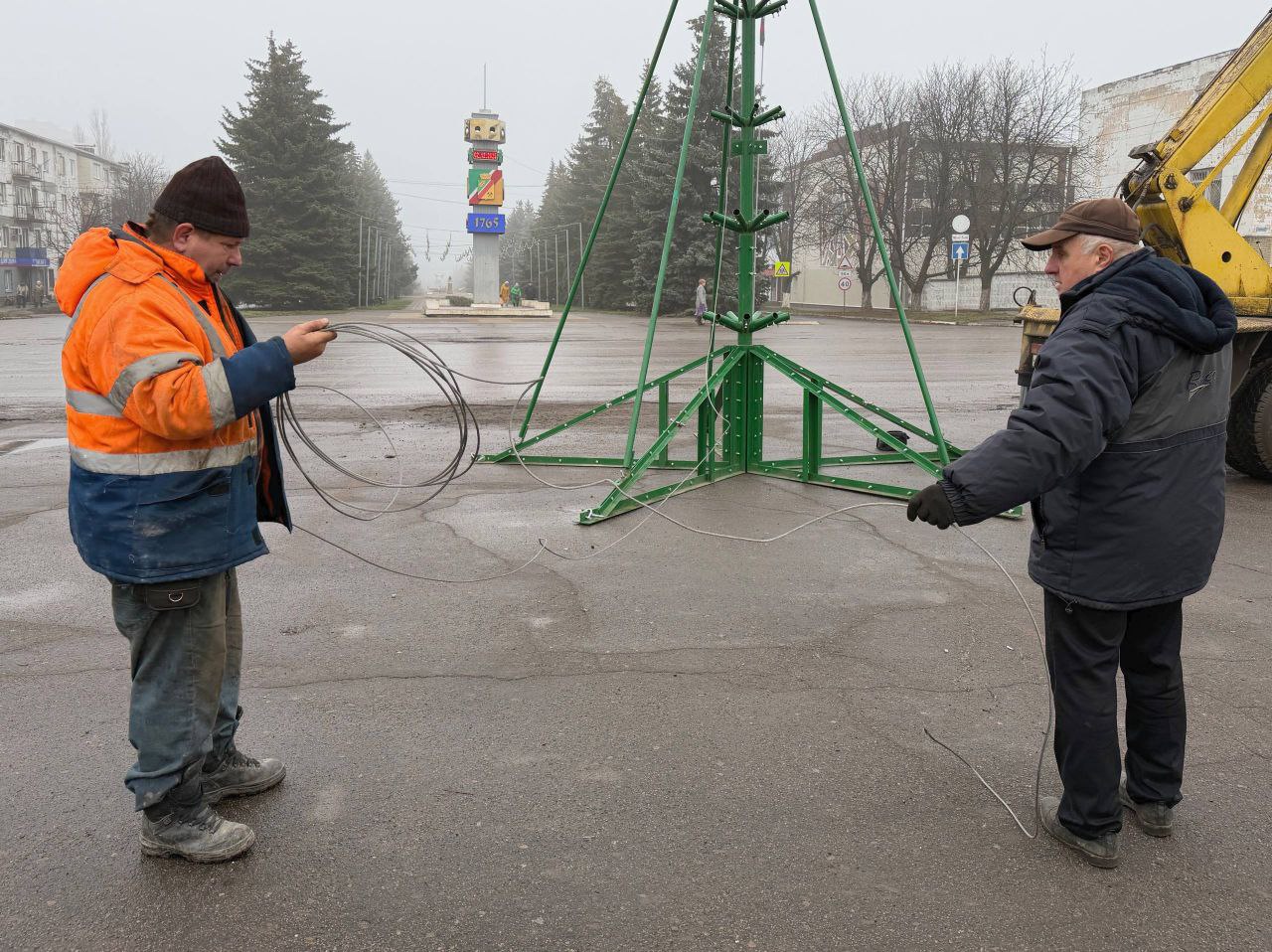 Сергей Колягин: Зима уже вступила в свои права, а это значит, что для сотрудников Муниципального унитарного предприятия «Комбинат коммунальных услуг города Первомайска» настало время подготавливать наш любимый город к... Сергей Колягин: Зима уже вступила в свои права, а это значит, что для сотрудников Муниципального унитарного предприятия «Комбинат коммунальных услуг города Первомайска» настало время подготавливать наш любимый город к...