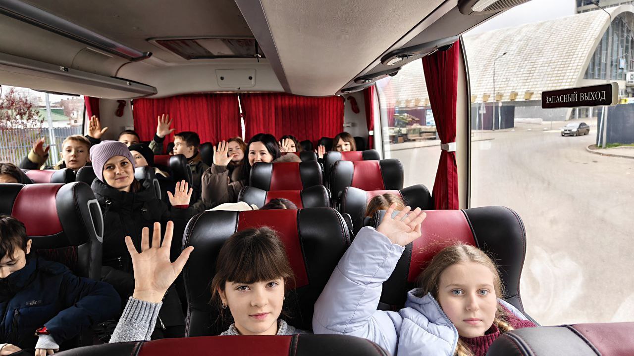 Первые Михайлюковской школы, призёры Конкурса первичных отделений, отправились в поездку по маршруту Москва-Великий Устюг- Кострома на туристическом поезде «Зимняя сказка» Первые Михайлюковской школы, призёры Конкурса первичных отделений, отправились в поездку по маршруту Москва-Великий Устюг- Кострома на туристическом поезде «Зимняя сказка»