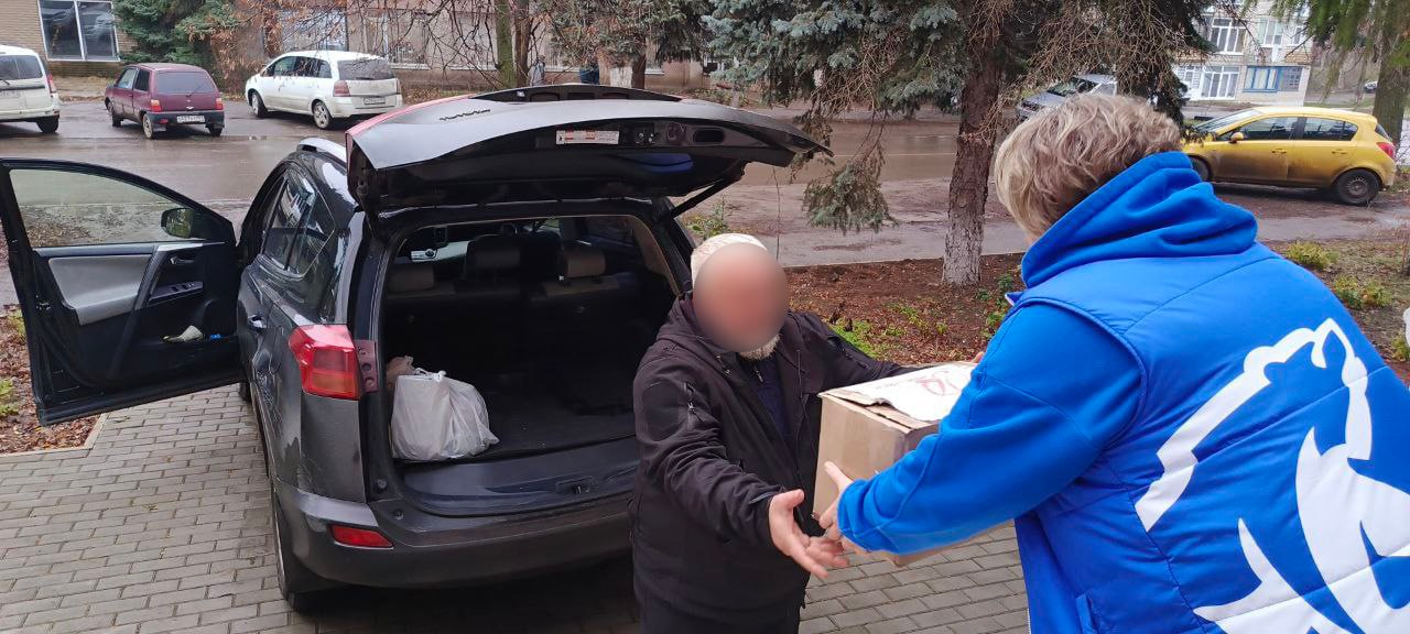 Единороссы Славяносербщины передали помощь бойцам в госпиталь Единороссы Славяносербщины передали помощь бойцам в госпиталь