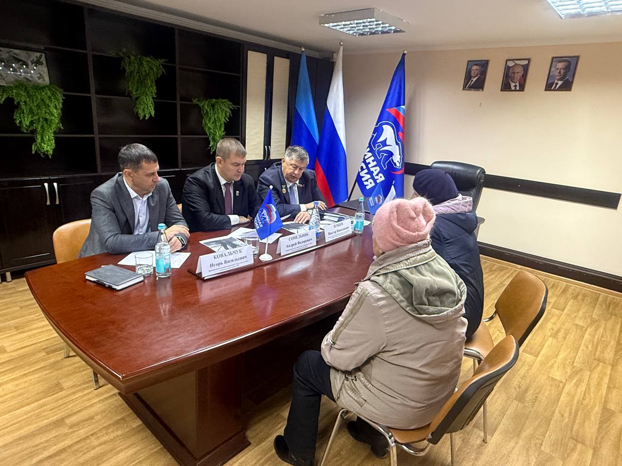 В Свердловской местной общественной приёмной «Единой России» продолжаются приемы граждан В Свердловской местной общественной приёмной «Единой России» продолжаются приемы граждан