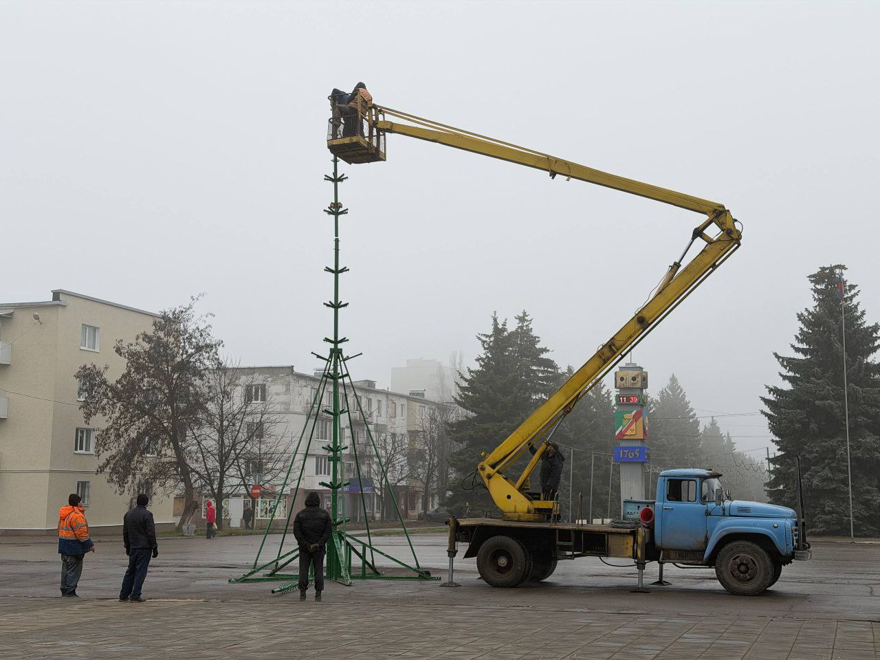 Сергей Колягин: Зима уже вступила в свои права, а это значит, что для сотрудников Муниципального унитарного предприятия «Комбинат коммунальных услуг города Первомайска» настало время подготавливать наш любимый город к... Сергей Колягин: Зима уже вступила в свои права, а это значит, что для сотрудников Муниципального унитарного предприятия «Комбинат коммунальных услуг города Первомайска» настало время подготавливать наш любимый город к...