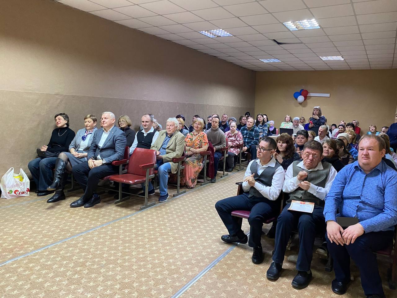 Владимир Шавлай: Сегодня принял участие в торжественном мероприятии «Мы вместе», организованном в честь Международного дня инвалидов на базе ГБУ ЛНР «Краснодонский комплексный центр социального обслуживания населения» Владимир Шавлай: Сегодня принял участие в торжественном мероприятии «Мы вместе», организованном в честь Международного дня инвалидов на базе ГБУ ЛНР «Краснодонский комплексный центр социального обслуживания населения»