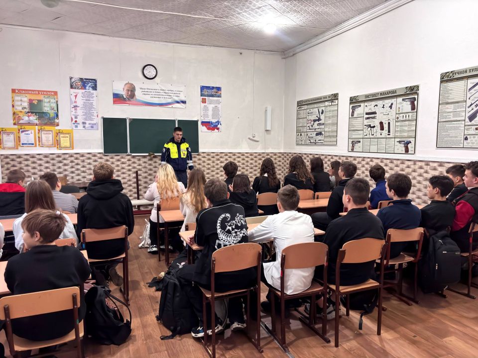 Безопасность на дороге – наш приоритет! Встреча с инспектором ДПС! Безопасность на дороге – наш приоритет! Встреча с инспектором ДПС!