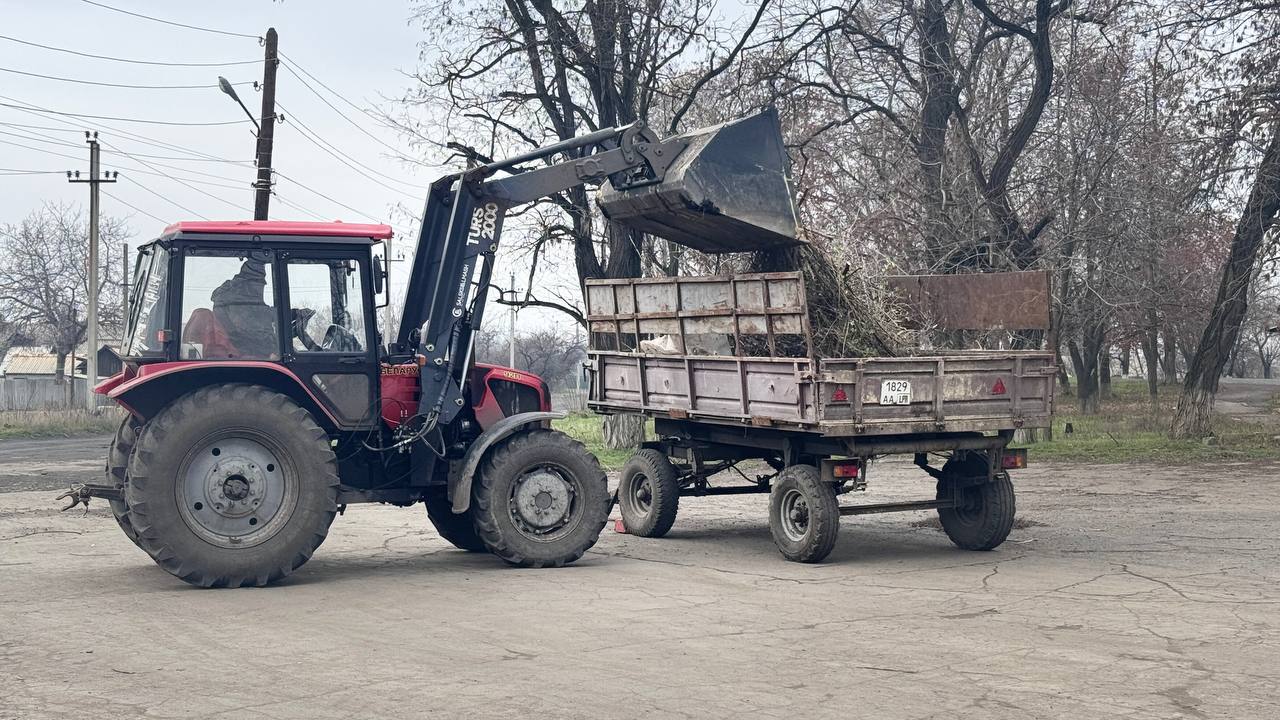 Сегодня сотрудники МУП «ЖЭК» г. Ровеньки совместно с работниками отдела жизнеобеспечения пгт Дзержинский провели работы по очистке территории поселка Сегодня сотрудники МУП «ЖЭК» г. Ровеньки совместно с работниками отдела жизнеобеспечения пгт Дзержинский провели работы по очистке территории поселка