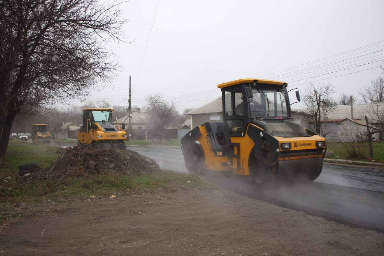 В посёлке Тельмана ремонтируют дороги по народной программе «Единой России» В посёлке Тельмана ремонтируют дороги по народной программе «Единой России»