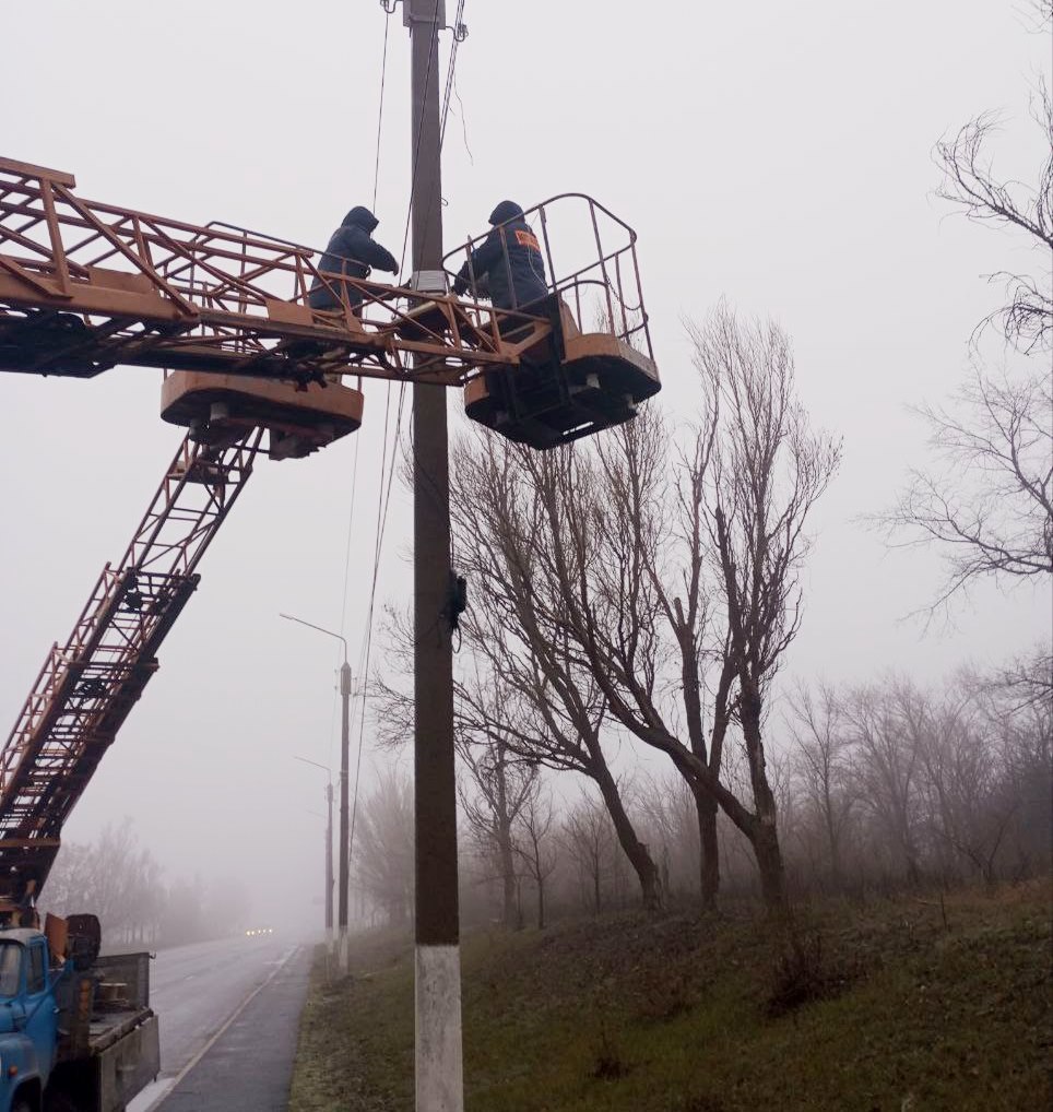 Коммунальные службы проводят работы на территории города Коммунальные службы проводят работы на территории города