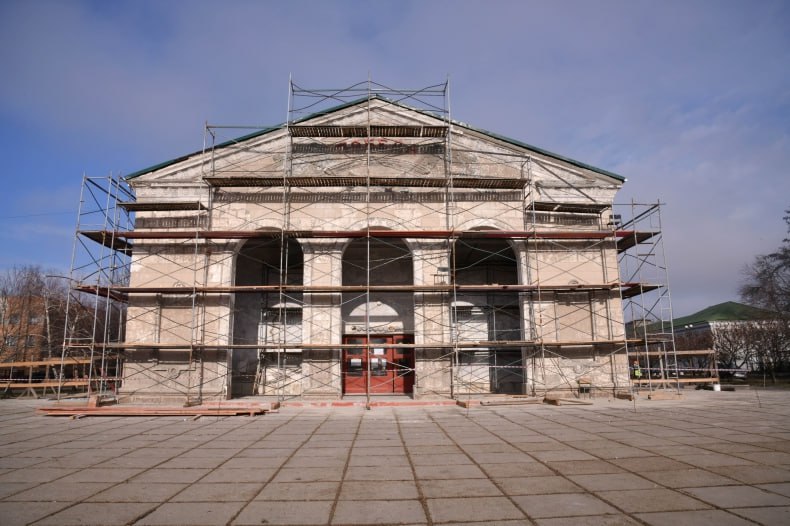 ВрИП Главы Свердловского муниципального округа Игорь Ковальчук проинспектировал ход восстановительных работ в ЦД «Победа»