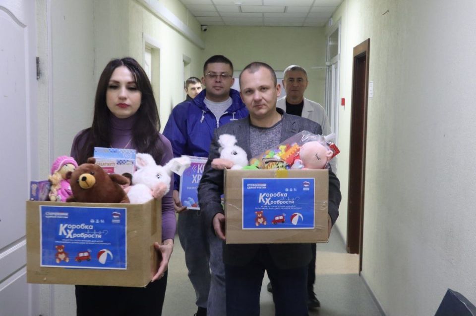 Призы за смелость получили юные северодончане в рамках Всероссийской благотворительной акции «Коробка храбрости», инициированной партией «ЕДИНАЯ РОССИЯ» Призы за смелость получили юные северодончане в рамках Всероссийской благотворительной акции «Коробка храбрости», инициированной партией «ЕДИНАЯ РОССИЯ»