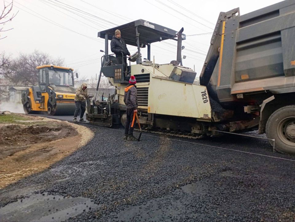 В луганской агломерации завершают ремонт около 94 км автодорог — это более 100 участков, включая дороги в городах Александровск и Счастье, а также поселке Тельмана В луганской агломерации завершают ремонт около 94 км автодорог — это более 100 участков, включая дороги в городах Александровск и Счастье, а также поселке Тельмана