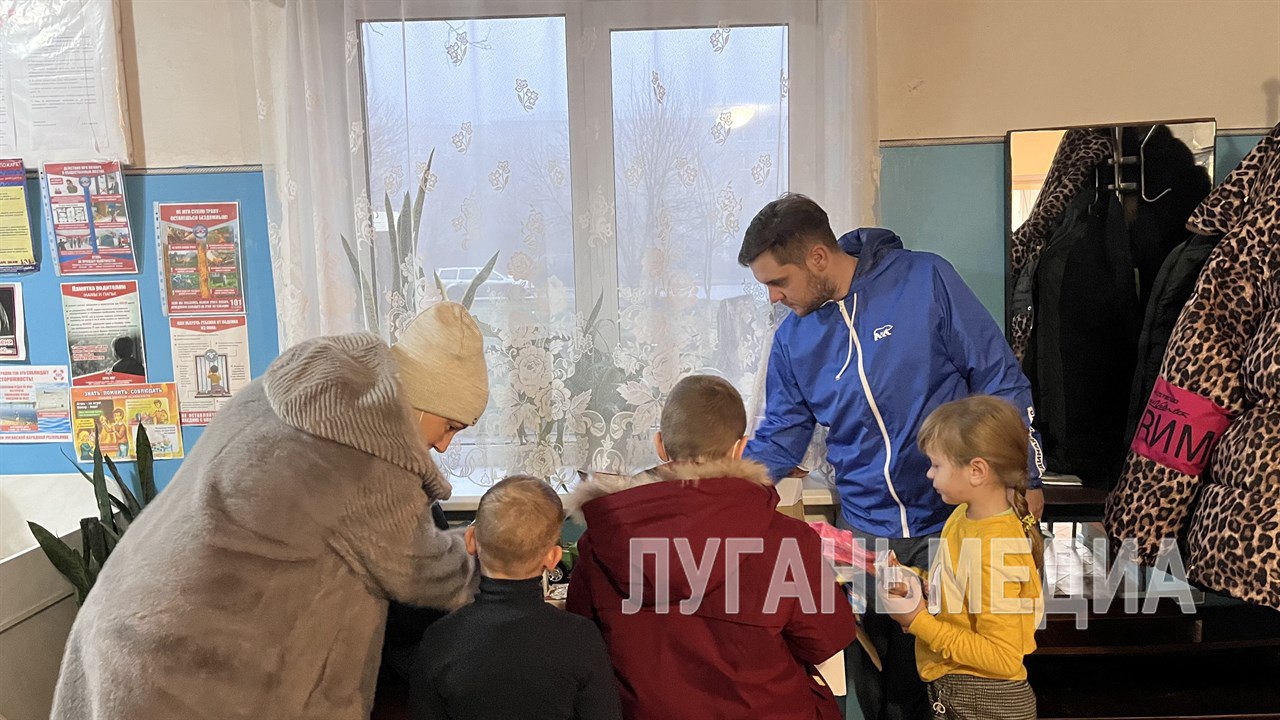 В рамках акции «Коробка храбрости» детям были переданы игрушки в Перевальске В рамках акции «Коробка храбрости» детям были переданы игрушки в Перевальске