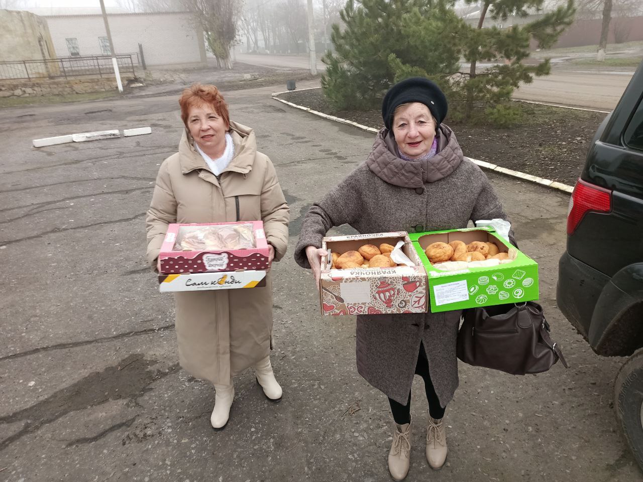 Меловские единороссы передали бойцам теплые вещи и сладости в рамках акции «Zа Победу» Меловские единороссы передали бойцам теплые вещи и сладости в рамках акции «Zа Победу»