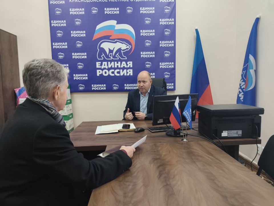 В местной общественной приёмной «Единой России» продолжается Декада приёмов граждан, приуроченная Дню рождения Партии