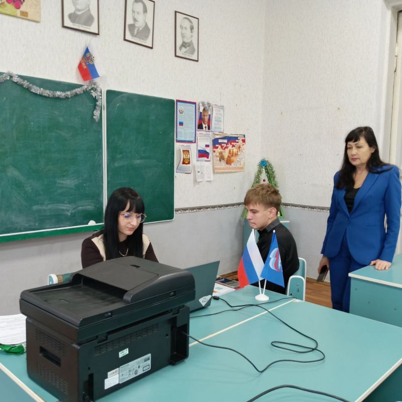 Сотрудники Старобельского района ГБУ ЛНР «МФЦ» повысили цифровую грамотность школьников на территории ГБОУ ЛНР «СТАРОБЕЛЬСКАЯ ГИМНАЗИЯ» Сотрудники Старобельского района ГБУ ЛНР «МФЦ» повысили цифровую грамотность школьников на территории ГБОУ ЛНР «СТАРОБЕЛЬСКАЯ ГИМНАЗИЯ»
