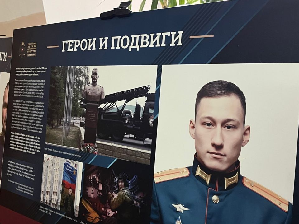 Школьники Луганска знакомятся с подвигами наших героев Школьники Луганска знакомятся с подвигами наших героев