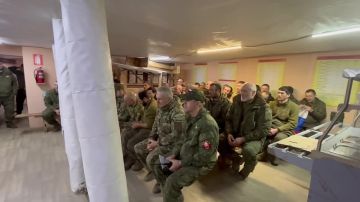 На одном из полигонов Южной группировки войск, где проходят боевое обучение наши защитники, побывала фронтовая бригада артистов-добровольцев "Ростовчаночка"